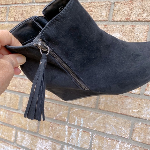 Lexie & Abbie. Black booties size 8.5 - Picture 11 of 15